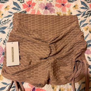 Fashion nova scrunch butt lifting shorts
